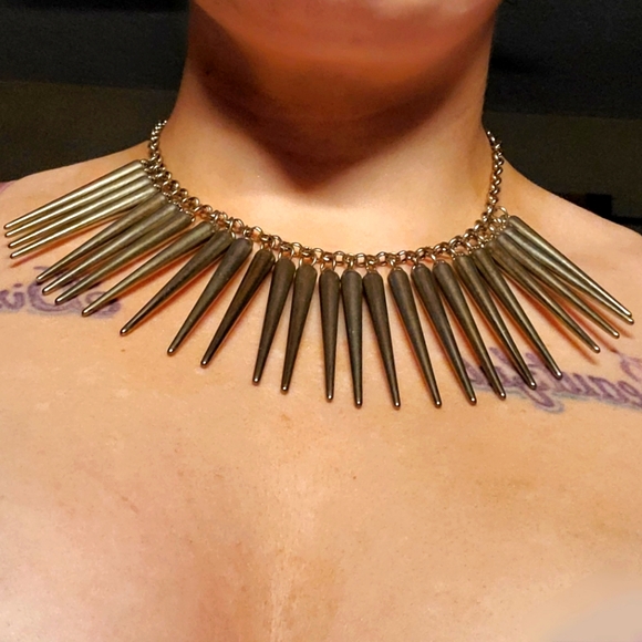 Like New! H&M Dangling Spike Fashion Necklace! - Picture 2 of 5